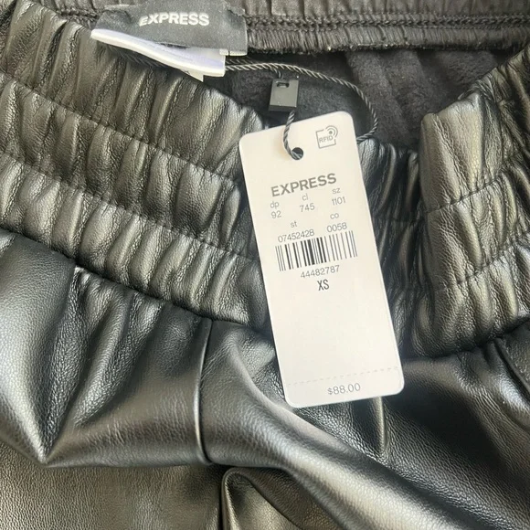 NWT Express high waisted, elastic waist faux leather seamed joggers size XS - Picture 4 of 5